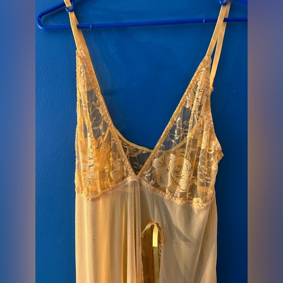 Women’s yellow lace slip dress/lingerie nightgown - Picture 6 of 11